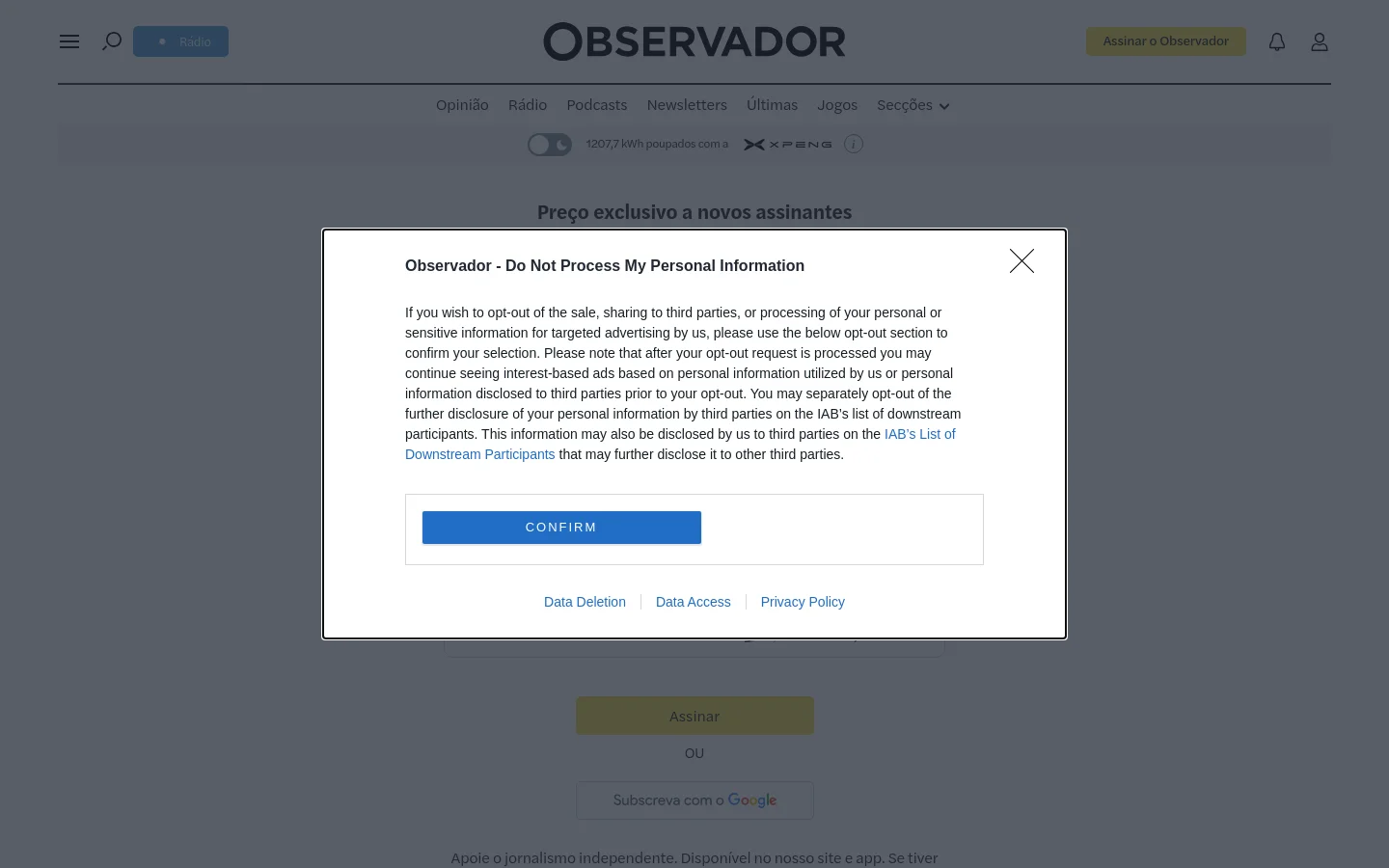 The desktop page shows the Observador subscription plans with a large modal window overlaying the center titled 'Do Not Process My Personal Information'. The background features a clean white layout with the Observador logo at the top, navigation links like 'Opinião' and 'Rádio', and subscription pricing options partially visible behind the privacy pop-up.