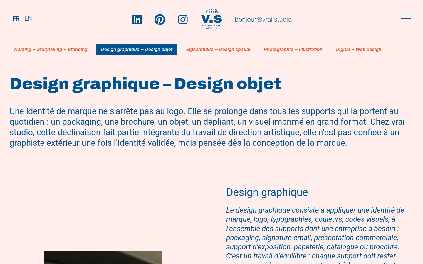 The desktop website features a clean, minimalist layout with a white background and blue accents. A navigation menu at the top includes social icons and an email link, followed by a horizontal list of services. The main content displays a large blue headline 'Design graphique – Design objet' above introductory text and a section titled 'Design graphique' with detailed descriptive text.
