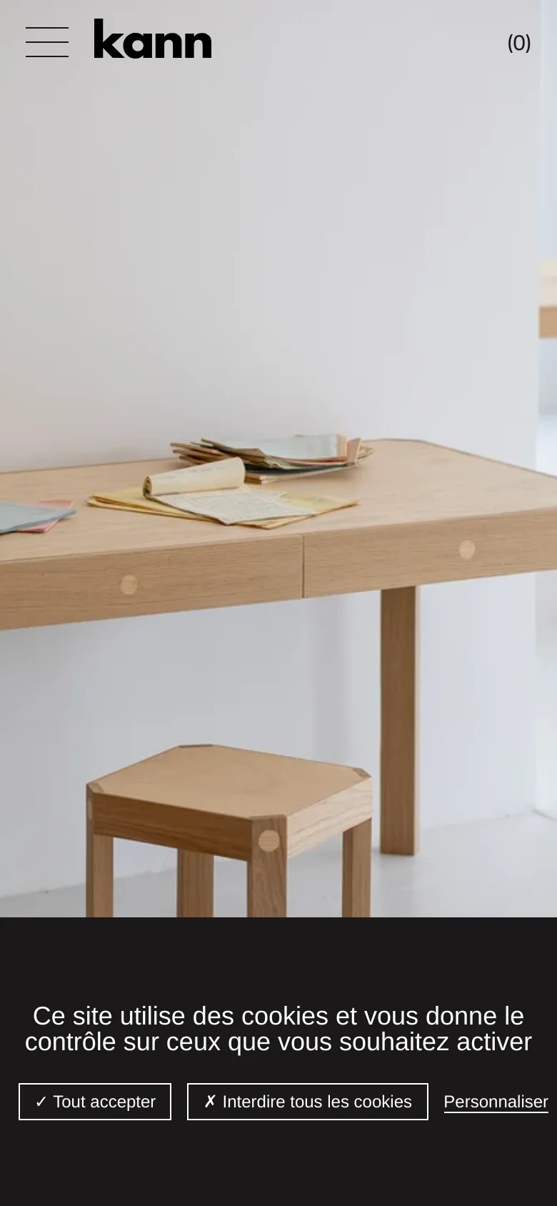 The mobile version shows a simplified layout with a hamburger menu icon and the 'kann' logo at the top. The hero image of the wooden furniture dominates the screen, and the cookie consent banner is prominently displayed at the bottom with large buttons for 'Tout accepter' and 'Interdire tous les cookies'.