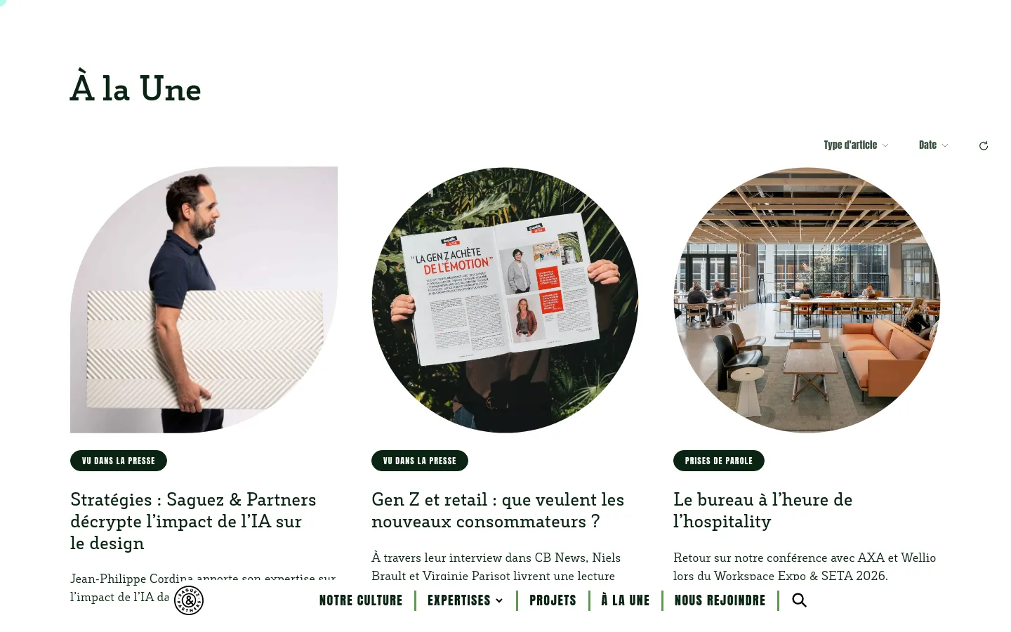 The desktop news page features a clean white background with the headline 'À la Une' in large black serif font. Below the header, a grid of news articles is displayed, each containing a circular image, a black category tag, a bold title, and a short description. Navigation filters for 'Type d'article' and 'Date' are located at the top right, and a minimalist footer contains the agency logo and menu links.