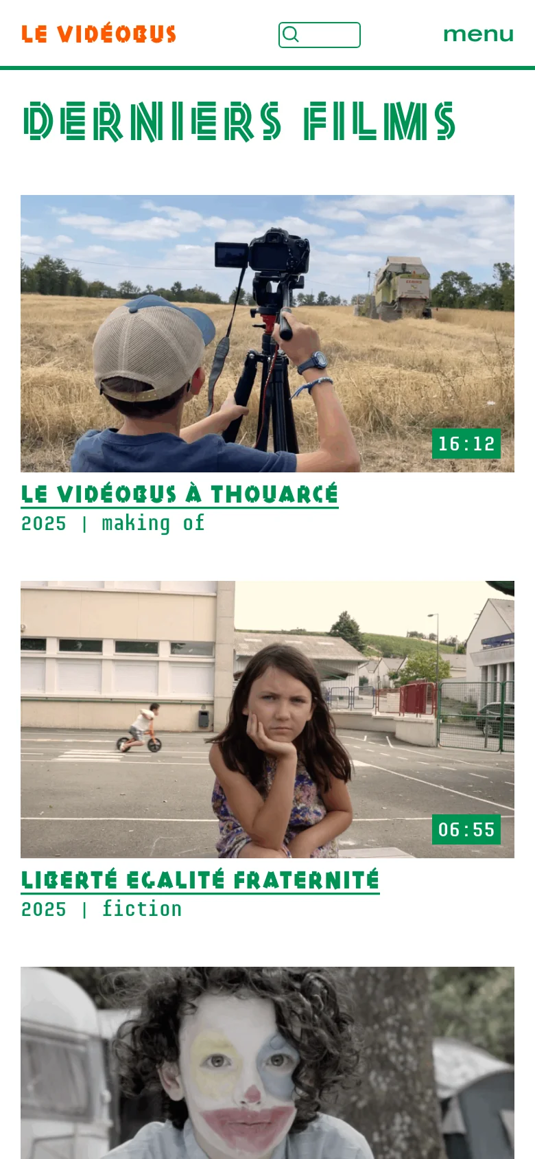The mobile version presents a vertically stacked layout, starting with the hero image and quote at the top. The 'Derniers Films' section follows, showing video thumbnails in a single-column format to fit the narrow screen. The navigation is simplified with a 'menu' button and a search icon in the header.