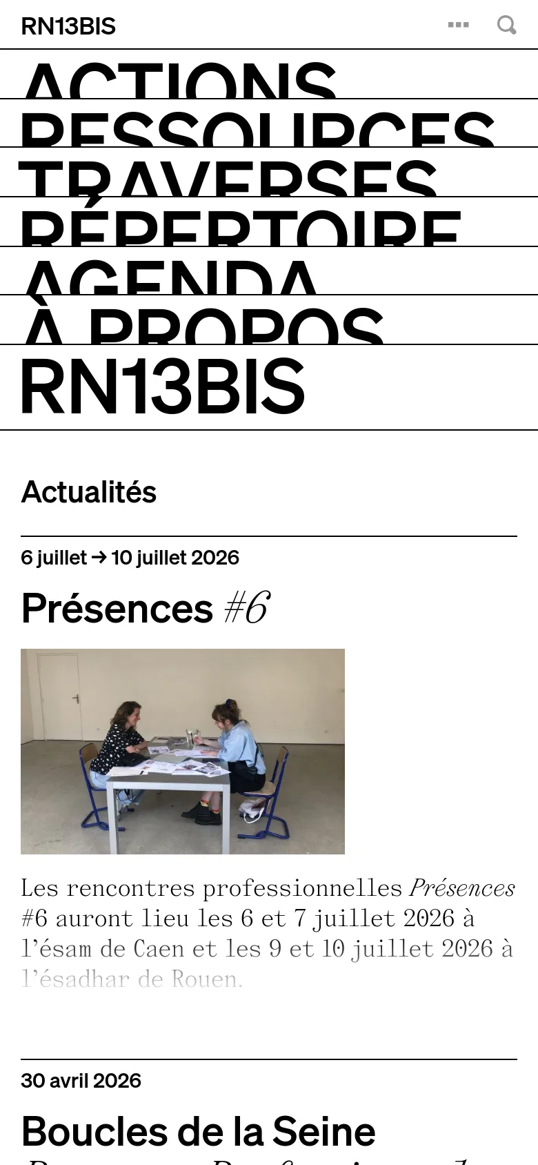 The mobile version maintains the minimalist black-and-white aesthetic but optimizes the layout for a vertical screen. The oversized navigation text is stacked vertically, and a hamburger menu icon with a search magnifying glass is located at the top right. The 'Actualités' section follows below, displaying news items in a single-column format.