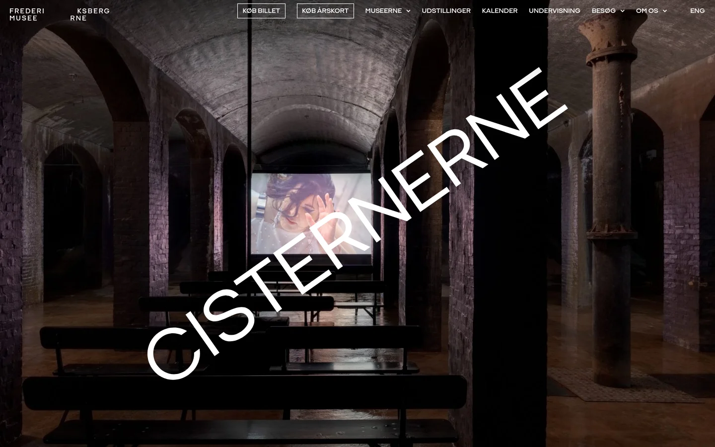 The desktop homepage features a large, atmospheric hero image of a dark, vaulted underground chamber with arched brick pillars and rows of benches facing a video screen. The word 'CISTERNERNE' is overlaid in large, white, diagonal capital letters across the center. A navigation menu at the top includes links for tickets, museums, exhibitions, and a language selector.