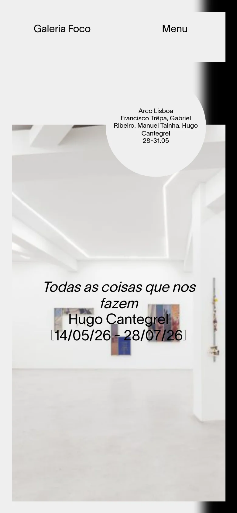 The mobile version presents a simplified, vertically stacked layout with a large, slightly blurred hero image of a white gallery space. The text 'Todas as coisas que nos fazem' and artist details are centered over the image, and a 'Menu' button is prominently placed at the top right to access navigation.
