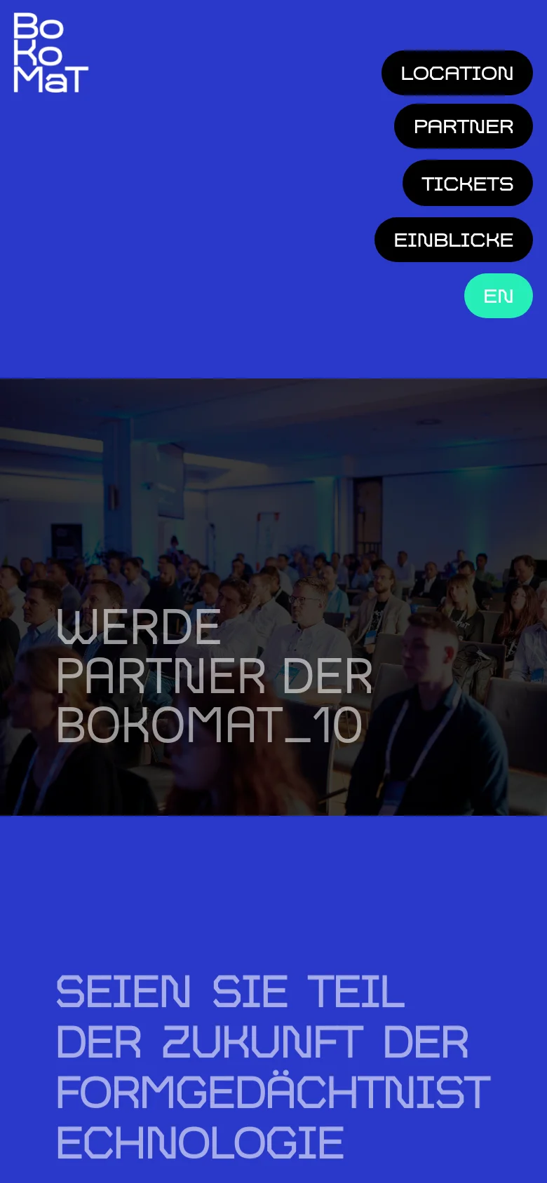The mobile version uses a vertical layout with the BoKoMaT logo at the top left and navigation buttons stacked vertically on the right. The hero image of the conference audience is scaled down, followed by a large blue section containing the headline 'SEIEN SIE TEIL DER ZUKUNFT DER FORMGEDÄCHTNISTECHNOLOGIE'.