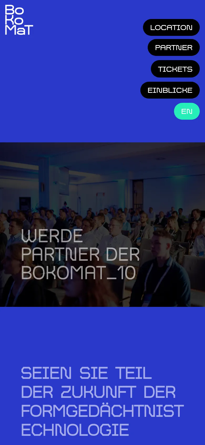 The mobile version uses a vertical layout with the BoKoMaT logo at the top left and navigation buttons stacked vertically on the right. The hero image of the conference audience is scaled down, followed by a large blue section containing the headline 'SEIEN SIE TEIL DER ZUKUNFT DER FORMGEDÄCHTNISTECHNOLOGIE'.