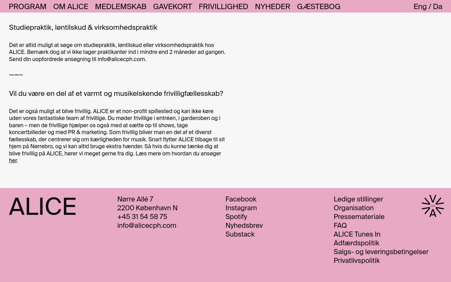 The desktop page features a minimalist design with a light pink background and black text. A top navigation bar includes links like Program, Om ALICE, and Medlemskab, while the main content area contains two text sections regarding internships and volunteering. The footer displays the ALICE logo, contact information, social media links, and site navigation.
