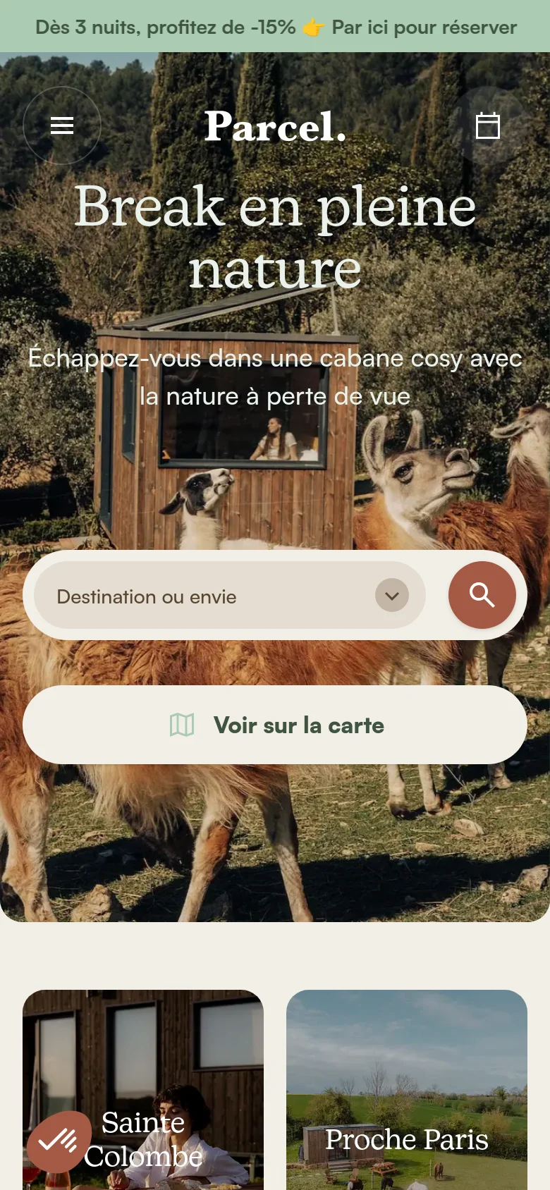The mobile version presents a vertically stacked layout with a condensed hero section featuring the headline 'Break en pleine nature' over a close-up image of llamas. The search interface is simplified into a single destination dropdown and a magnifying glass icon, followed by a prominent 'Voir sur la carte' button. The destination cards below are displayed in a single-column format for easier scrolling.